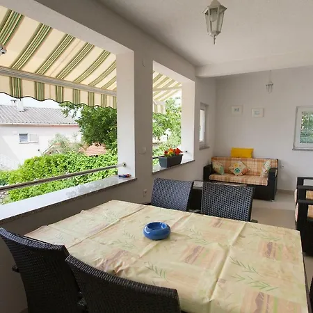 Kondic Apartment Omisalj